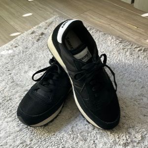 Saucony Jazz sneakers  (men’s 5.5US)